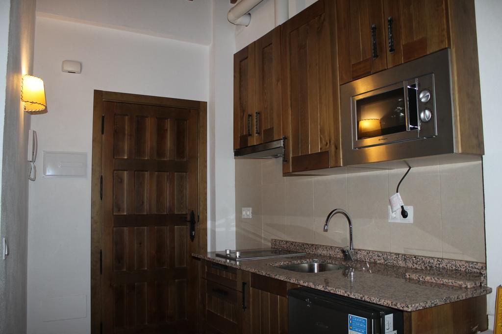 Apartamentos Real Fabrica Hojalata 주츠카르 객실 사진